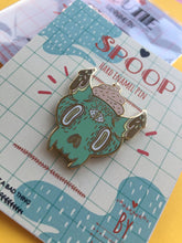 Load image into Gallery viewer, Spoop Skull Hard Enamel Pin
